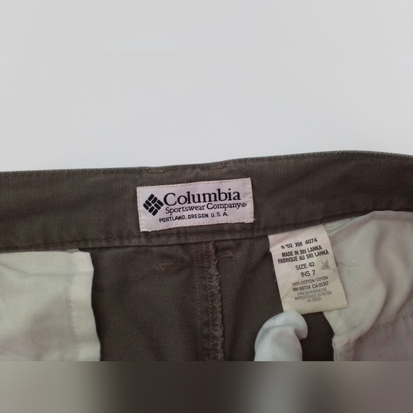 COLUMBIA Shorts Men Size 42 Gray Cargo Pockets Chino Vintage. - Picture 3 of 3